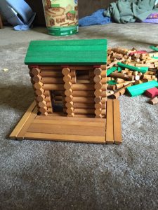 The K'NEX Lincoln Logs Collectors Edition Village comes with 327 pieces and comes with the collectable tin for easy cleanup and are made in USA.