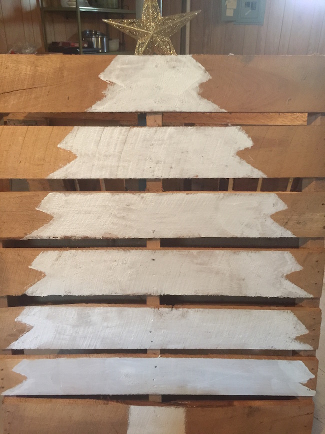 Finished painting Christmas tree on a pallet