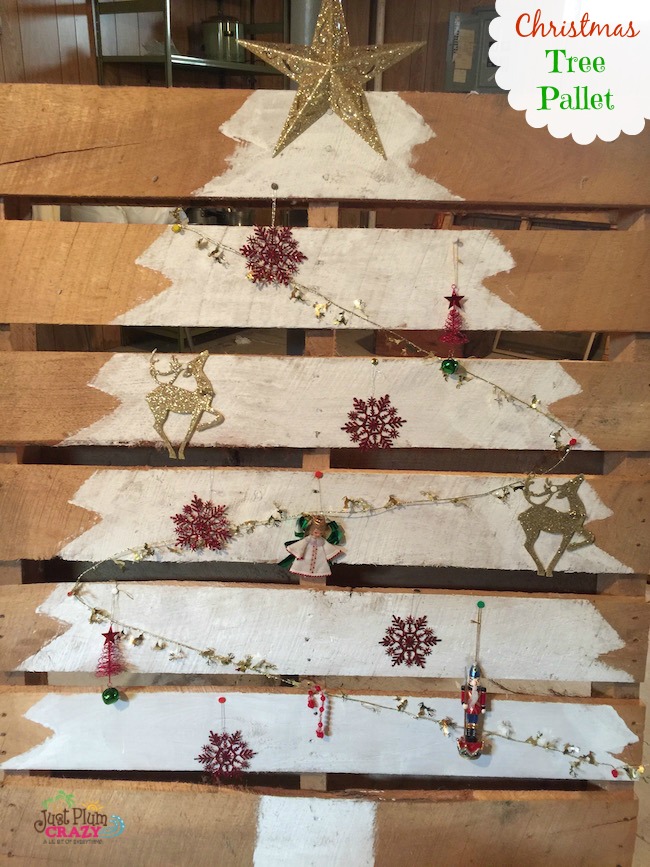 Christmas Tree Pallet Decor