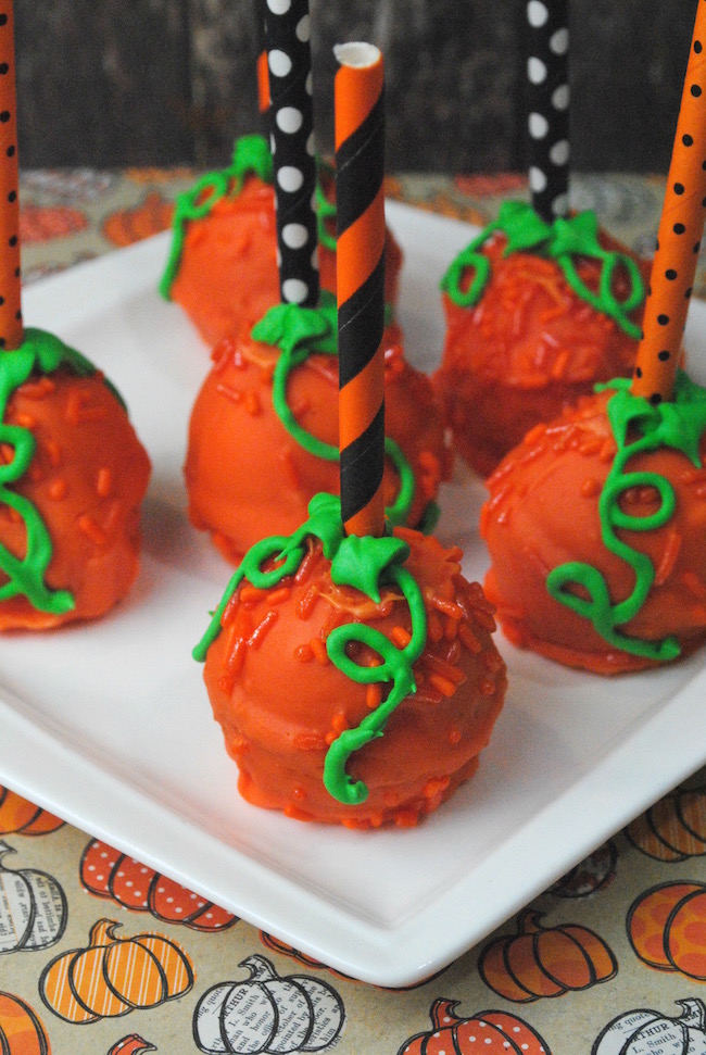 Pumpkin Cake Pops. You can make these for a Halloween party, kids party, hand out at work, let the kids take some to school, and so many other things.