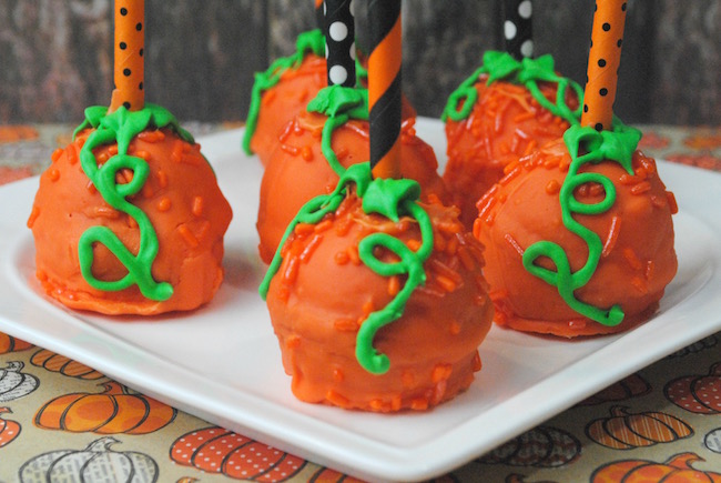Pumpkin Cake Pops. You can make these for a Halloween party, kids party, hand out at work, let the kids take some to school, and so many other things.