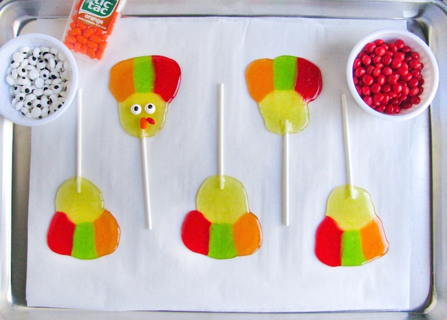 The Easy Jolly Rancher Turkey Suckers recipe is fun for everyone. And the kids will love eating them too as a Thanksgiving snack.