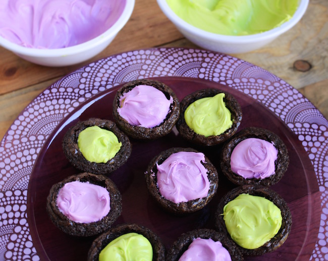 There is nothing like some good old Witches Brew for Halloween. Today we are bringing you an easy Witches Brew Bites recipe. Say that three times fast!