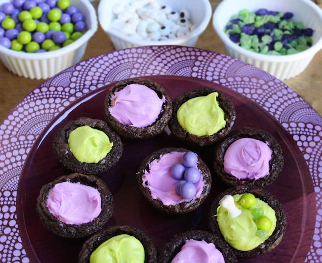 There is nothing like some good old Witches Brew for Halloween. Today we are bringing you an easy Witches Brew Bites recipe. Say that three times fast!