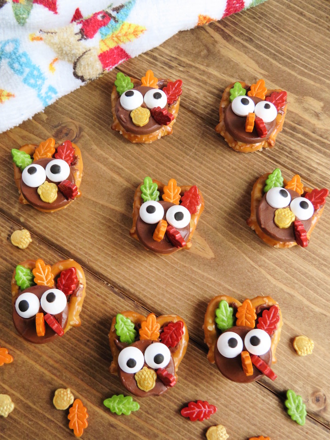 Set up the kid's Thanksgiving table with the Popcorn Turkey Hands recipe and the Easy Peasy Turkey Pretzels Recipe for a festive and fun Thanksgiving.