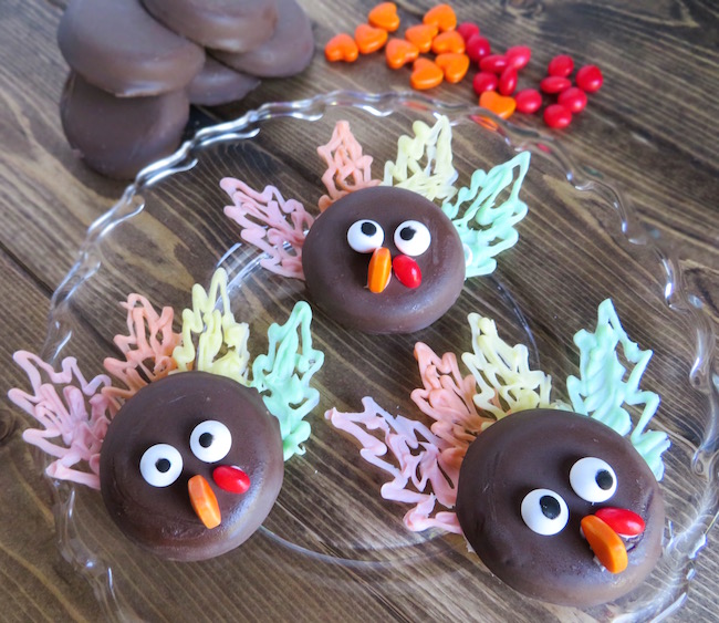 A few finished turkey cookies