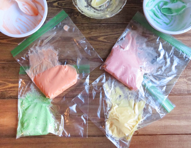 Colored chocolate in ziploc bags to make turkey feathers