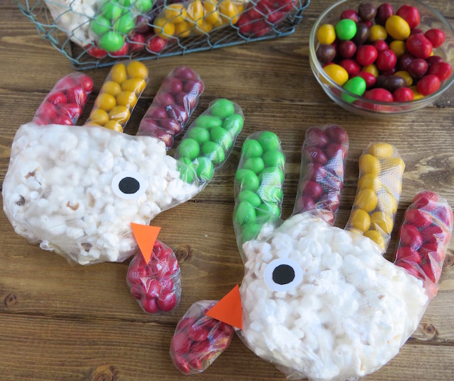 The kids can help you make the Popcorn Turkey Hands recipe and are great for a school party or the kid's Thanksgiving table. 
