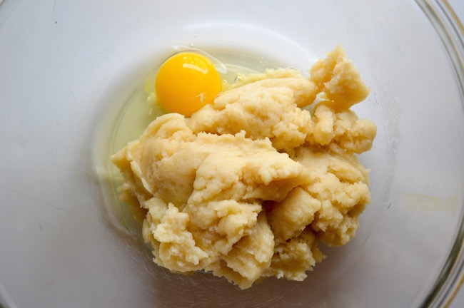 Apples are still in season and we always have at least one apple dessert at our Thanksgiving dinner like this Caramel Apple Cream Puffs recipe.