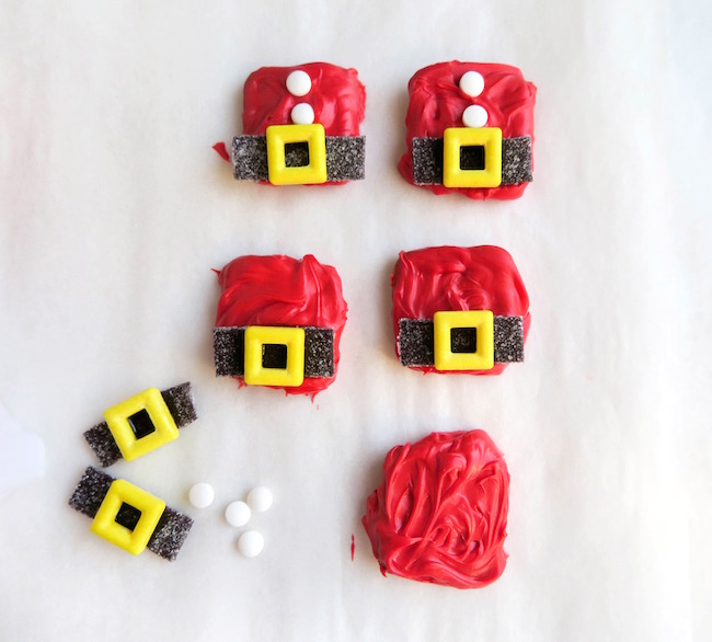 These Chocolate Santa's Coat Pretzels recipe are just the cutest things. They are easy to make and take less than a half hour to make.