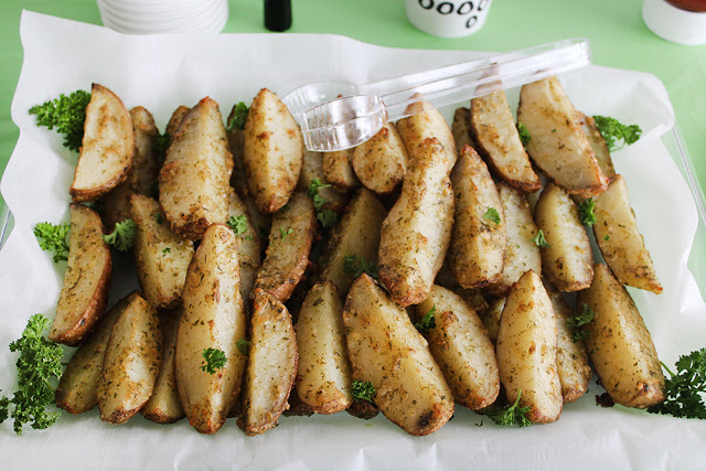 If your family and friends love to watch the Big Game, then I'm sure you will be in need of some great Game Day Appetizers! Check out these great recipes.