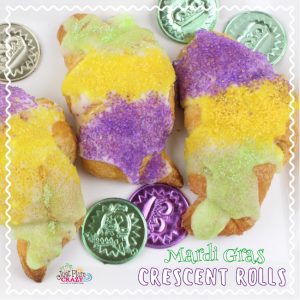 We have a Mardi Gras Crescent Roll recipe for you that is easy to make, everyone will love & compliments the Cajun Crawfish & Shrimp Mac & Cheese.