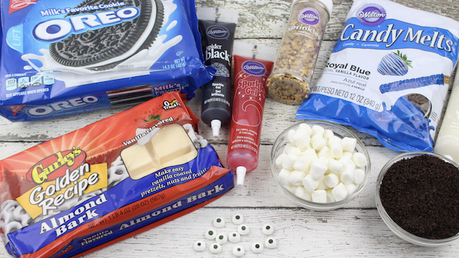 It's only fitting that we make something for President's Day with our President's Day Oreos Recipe which is also my mom's birthday!