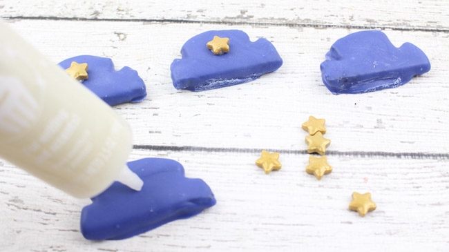 It's only fitting that we make something for President's Day with our President's Day Oreos Recipe which is also my mom's birthday!