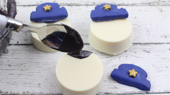 It's only fitting that we make something for President's Day with our President's Day Oreos Recipe which is also my mom's birthday!