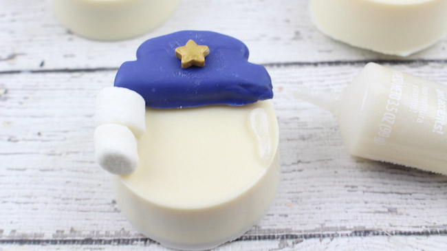 It's only fitting that we make something for President's Day with our President's Day Oreos Recipe which is also my mom's birthday!