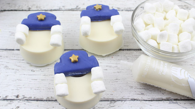 It's only fitting that we make something for President's Day with our President's Day Oreos Recipe which is also my mom's birthday!