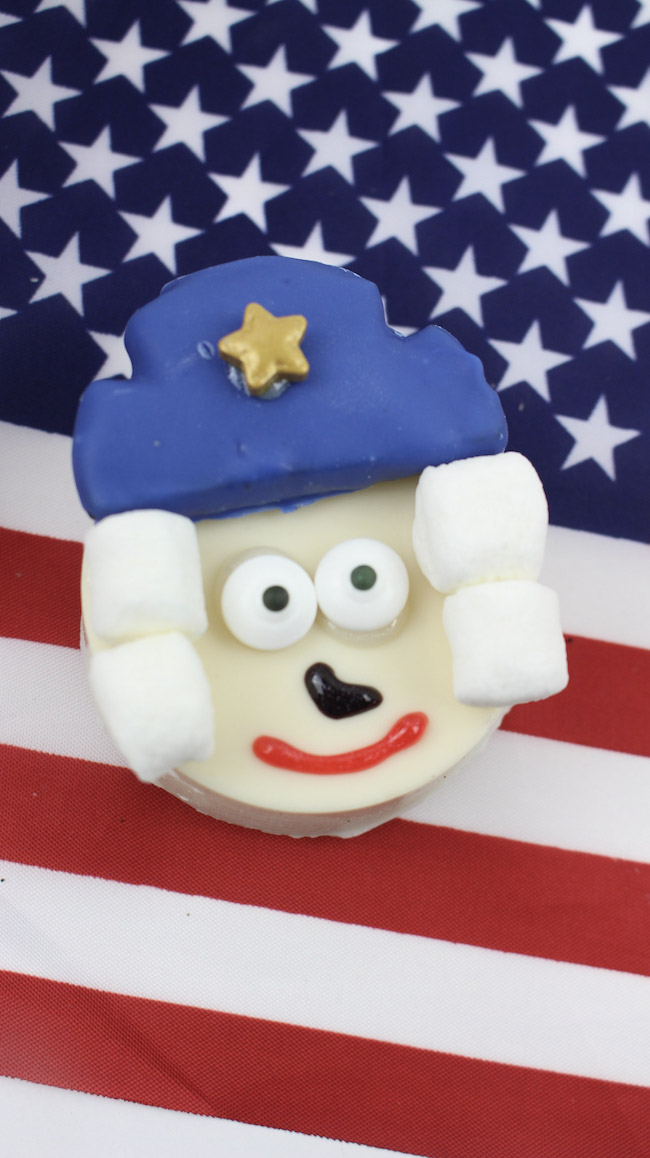 It's only fitting that we make something for President's Day with our President's Day Oreos Recipe which is also my mom's birthday!