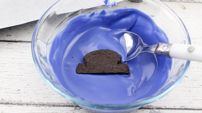 It's only fitting that we make something for President's Day with our President's Day Oreos Recipe which is also my mom's birthday!