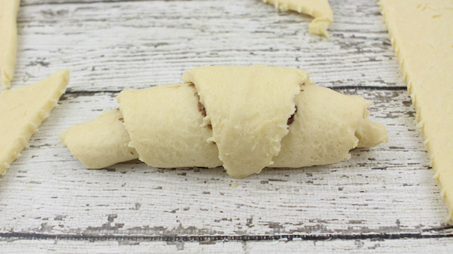 With Valentine's Day just a week away, we still have plenty of fun recipes to share with you like this Valentine Nutella Crescents recipe.