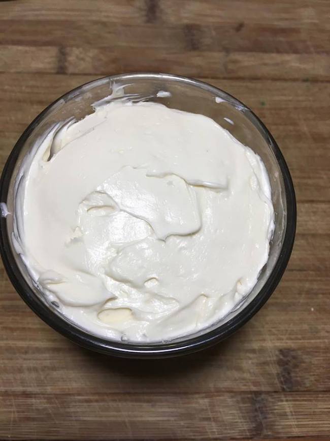 Today we are sharing an Easter Bunny Butt Cheesecake recipe. Simple to make and a great dessert too. Because who doesn't love cheesecake?