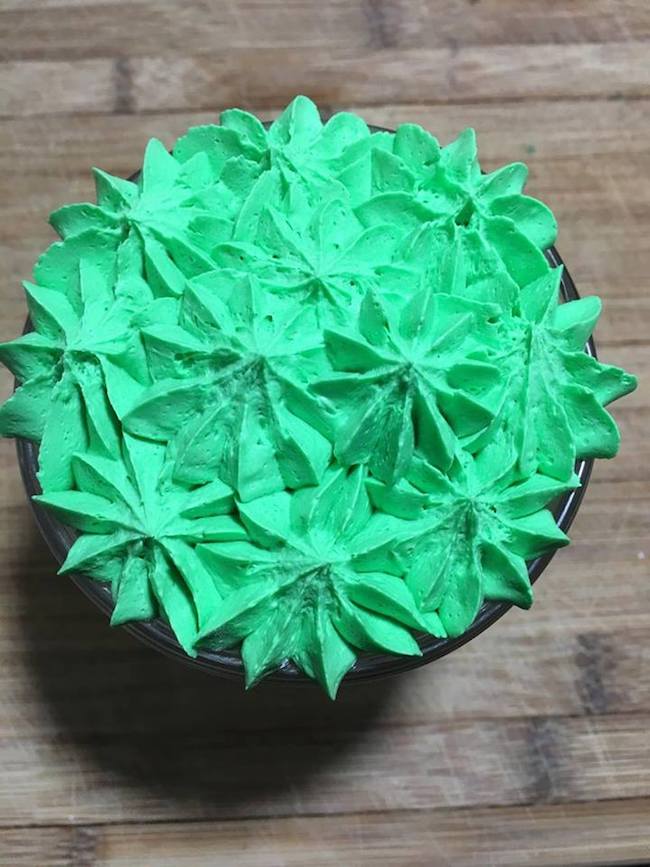 Today we are sharing an Easter Bunny Butt Cheesecake recipe. Simple to make and a great dessert too. Because who doesn't love cheesecake?