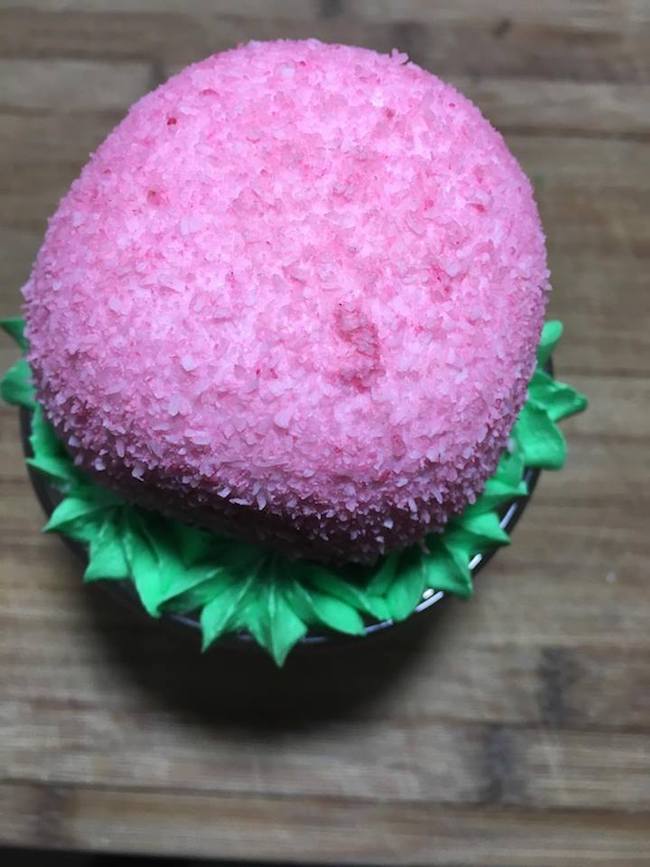 Today we are sharing an Easter Bunny Butt Cheesecake recipe. Simple to make and a great dessert too. Because who doesn't love cheesecake?