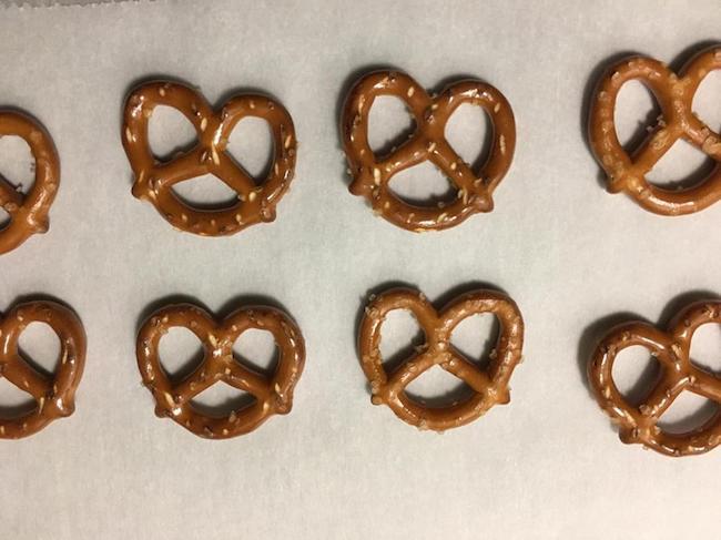 We have been sharing some pretty awesome Easter recipes and there are still more to come. Today we have Easter Bunny Butt Pretzels recipe.