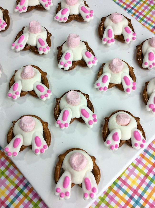 We have been sharing some pretty awesome Easter recipes and there are still more to come. Today we have Easter Bunny Butt Pretzels recipe.