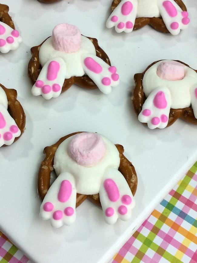 We have been sharing some pretty awesome Easter recipes and there are still more to come. Today we have Easter Bunny Butt Pretzels recipe.