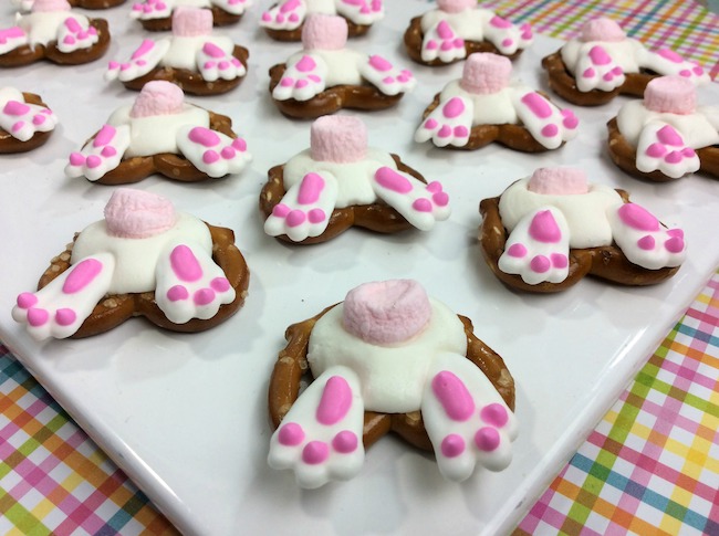 We have been sharing some pretty awesome Easter recipes and there are still more to come. Today we have Easter Bunny Butt Pretzels recipe.