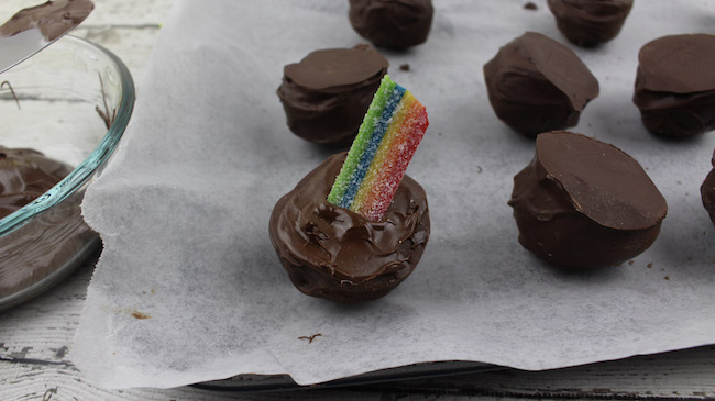 There is still time to make some cute & easy Pot Of Gold Oreo Truffles Recipe for St. Patrick's Day. For home, office or school they will a hit.