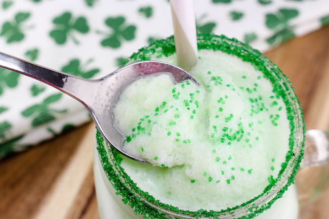 With all the St. Patrick's Day goodies that we've been sharing, I think it's time for a beverage like this Shamrock Frozen White Chocolate Cocoa Recipe.