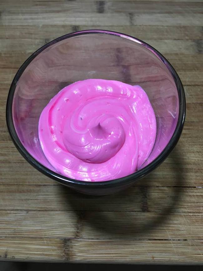 The Peep Cheesecake recipe is a cute and fun recipe that will thrill the kids as well as the adults at your Easter dinner or brunch or lunch. 