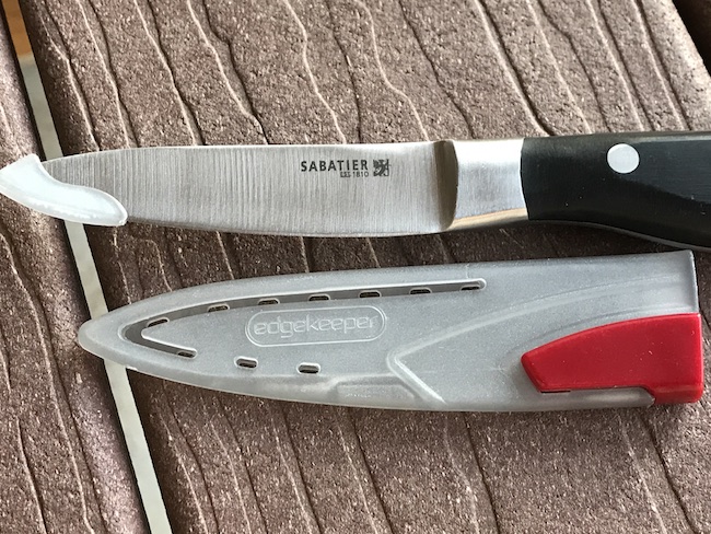 If you are looking for new knives to add to your collection, you might be interested in these Sabatier Edgekeeper self sharpening knives!