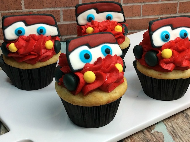 Why not make some cute Lightning McQueen Cars Cupcake recipe to go along with the movie Cars 3 that came out this past week.