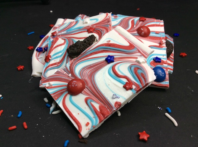 Who doesn't love a good old fashioned bark recipe? So why not come up with a Patriotic Bark recipe for the 4th of July, Labor Day and even Memorial Day.