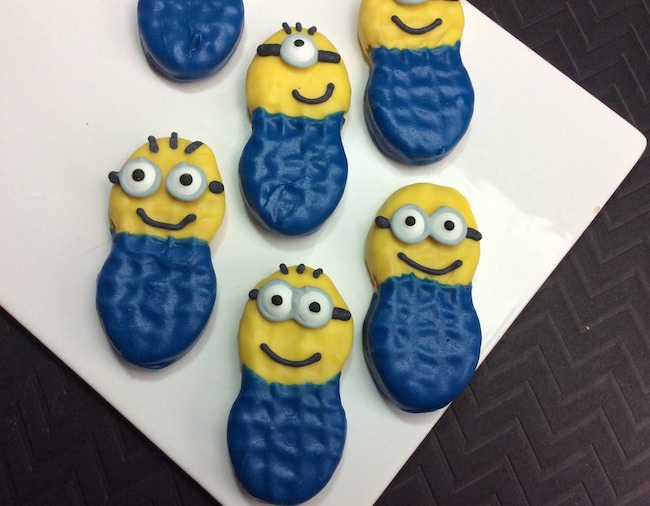Out in theaters now is Despicable Me 3 including all the minions. I just love those little guys and the Minion Nutter Butter recipe looks just like them.