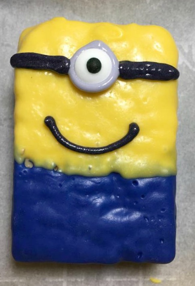 Here we have another Minion recipe with a Minion Rice Krispy Treats recipe. Who doesn't love the minions! I am looking forward to seeing Despicable Me 3.