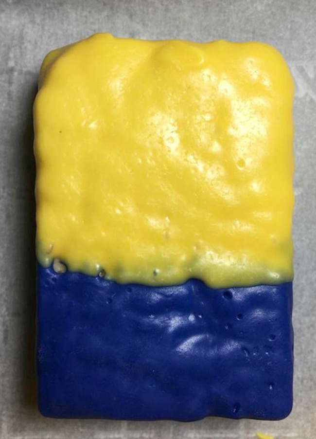 Here we have another Minion recipe with a Minion Rice Krispy Treats recipe. Who doesn't love the minions! I am looking forward to seeing Despicable Me 3.