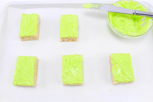 Who doesn't love a good scary treat! The Frankenstein Rice Krispies Treats is perfect for any party whether it's at home, at school, or at the office.