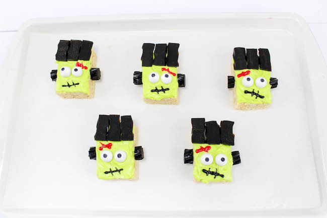 Who doesn't love a good scary treat! The Frankenstein Rice Krispies Treats is perfect for any party whether it's at home, at school, or at the office.