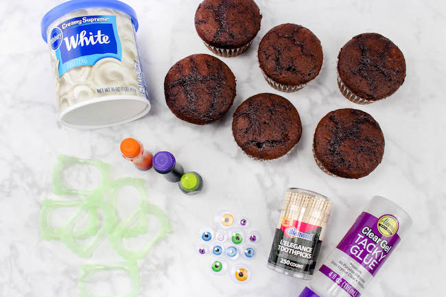 These Halloween Monster Cupcakes recipe sure won't scare anyone at your holiday get together. They are just too cute to be scary. 