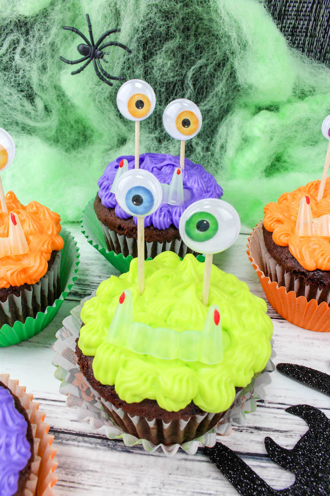 These Halloween Monster Cupcakes recipe sure won't scare anyone at your holiday get together. They are just too cute to be scary. 