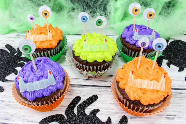 These Halloween Monster Cupcakes recipe sure won't scare anyone at your holiday get together. They are just too cute to be scary. 