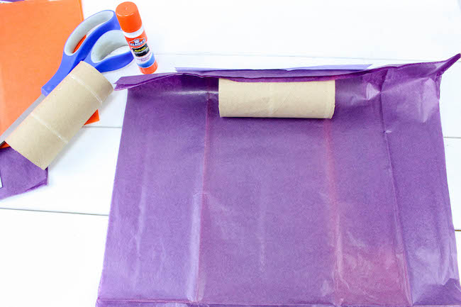 Thеrе аrе many simple Halloween decorations thаt саn bе easily made аt home wіth very less effort like the Halloween Poppers craft.