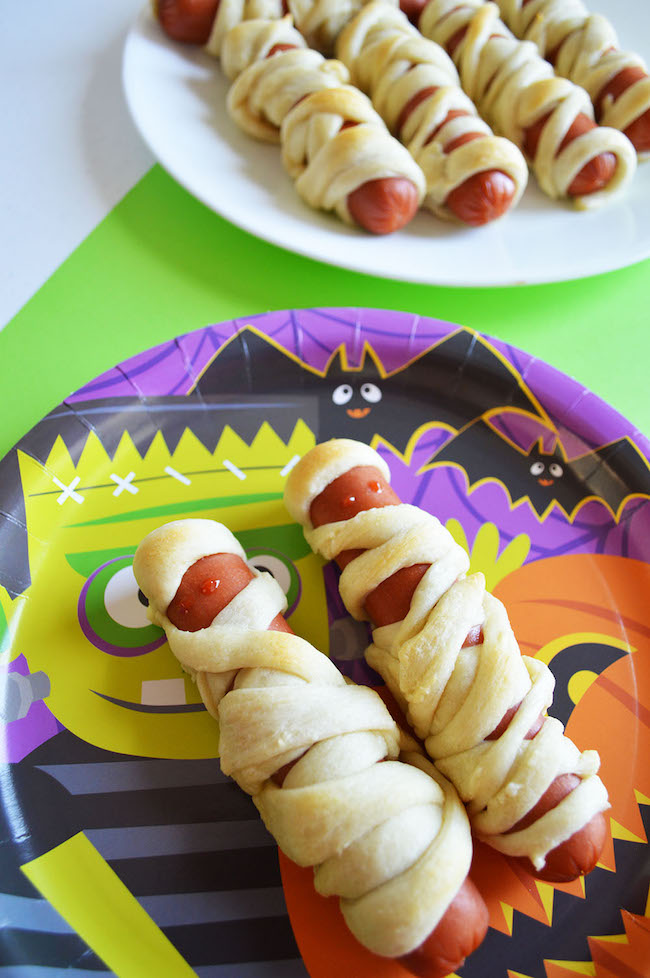 There's nothing like some good old fashioned Mummy Hot Dogs recipe for the kids to bite down into at their Mummy Halloween party.