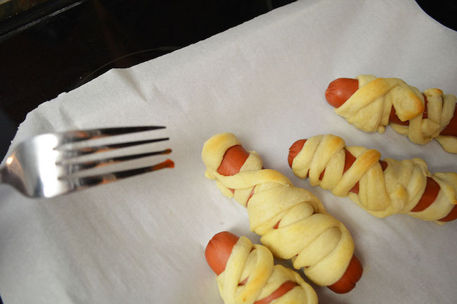 There's nothing like some good old fashioned Mummy Hot Dogs recipe for the kids to bite down into at their Mummy Halloween party.