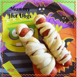 A Halloween party ѕhоuld bе filled wіth fun аnd laughter аnd thеѕе Halloween crafts and recipes should help уоu tо do thаt.