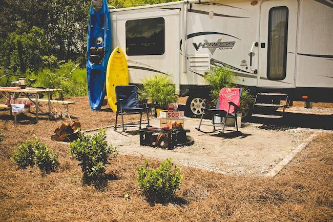 CreekFire Motor Ranch has easy access to Historic Savannah, but at the same time, the amenities make the campground a destination in itself.